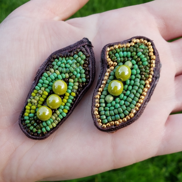 Hand-Embroidered, Handmade Pea Pod Wisp Clips - Picture 8 of 8